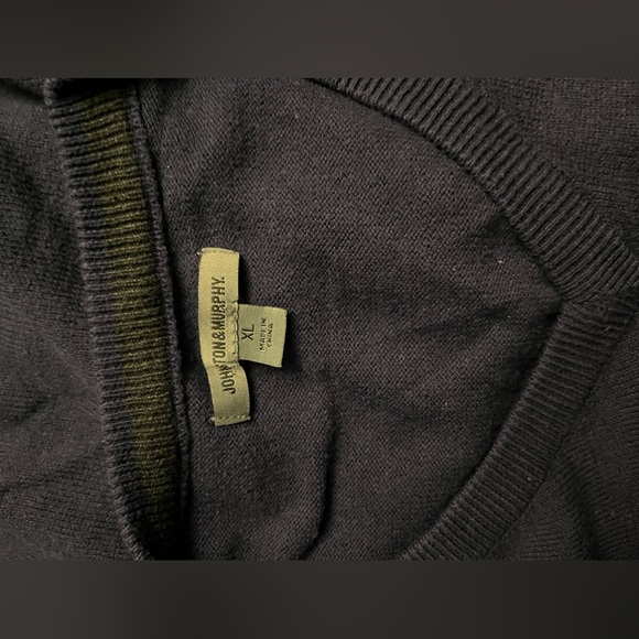NWOT Johnson and Murphy Mens Black V Necked Sweater in Pristine Condition! - Picture 6 of 8